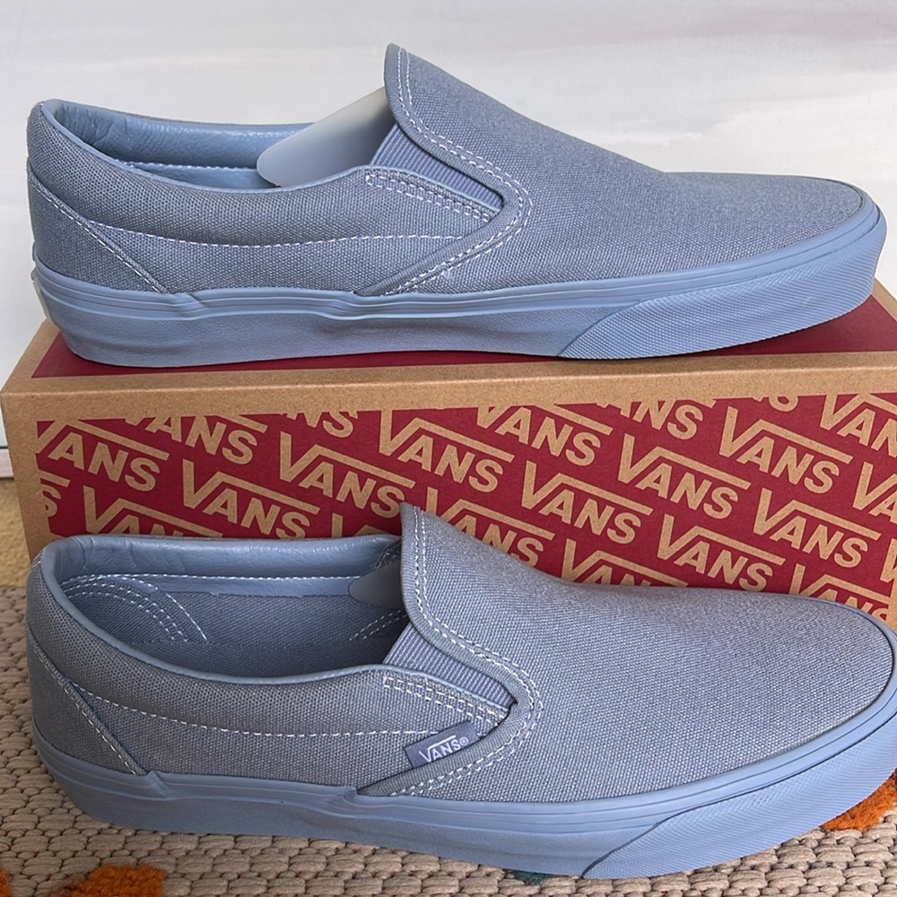 Van’s WMNS Classic Slip-On
Pastel Mono Dusty Blue
VN000CT5DSB
Sneakers